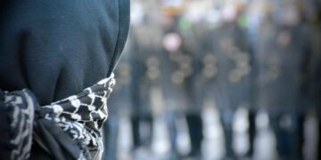 Du verbe à la force : comment l’État français protège l’ordre colonial israélien à Gaza